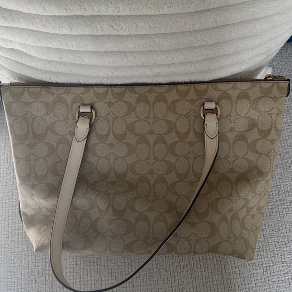Coach Beige and Tan Signature Tote Bag Shoulder Purse - Picture 3 of 13